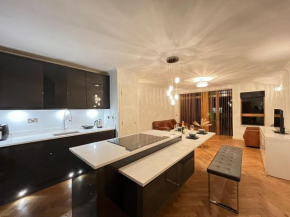 Luxury Riverside Retreat With Bath Jacuzzi, London